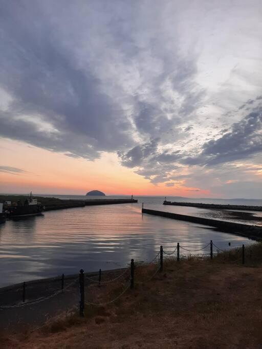Stunning Riverside Town House With Views Ayrshire Girvan Esterno foto